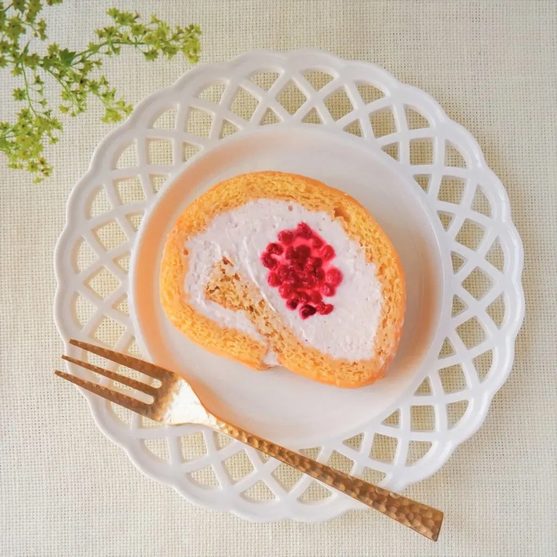 苺とフランボワーズのWベリーロールケーキ（2個入り）